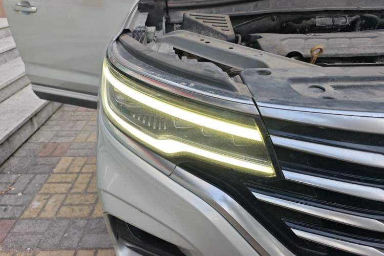 Used Roewe RX5 MAX 2019 400TGI Automatic 4G Connect Luxury Edition Right Front Headlight