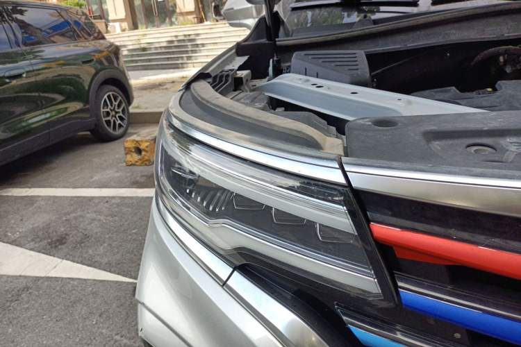 Used Roewe RX5 MAX 2019 300TGI Automatic 4G Connect Luxury Edition Right Front Headlight