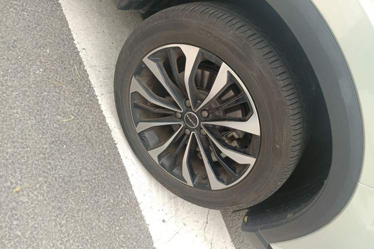 Used Roewe RX5 MAX 2019 300TGI Automatic 4G Connect Luxury Edition Right Front Wheel Hub