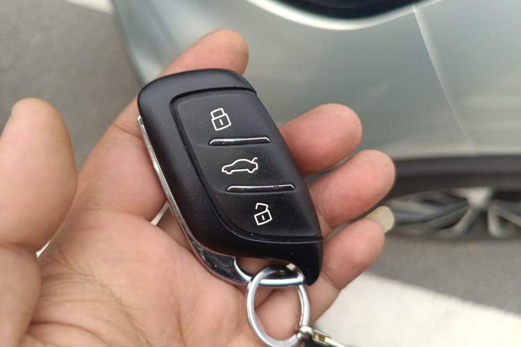 Used Roewe RX5 MAX 2019 300TGI Automatic 4G Connect Luxury Edition Vehicle Key