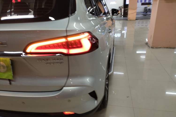 Used Roewe RX5 MAX 2019 400TGI Automatic 4G Connect Luxury Edition Exterior 3