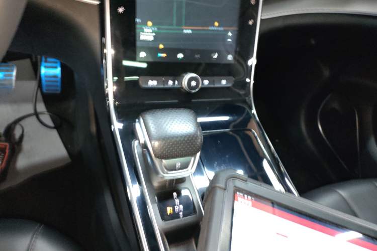 Used Roewe RX5 MAX 2019 400TGI Automatic 4G Connect Luxury Edition Gear Lever