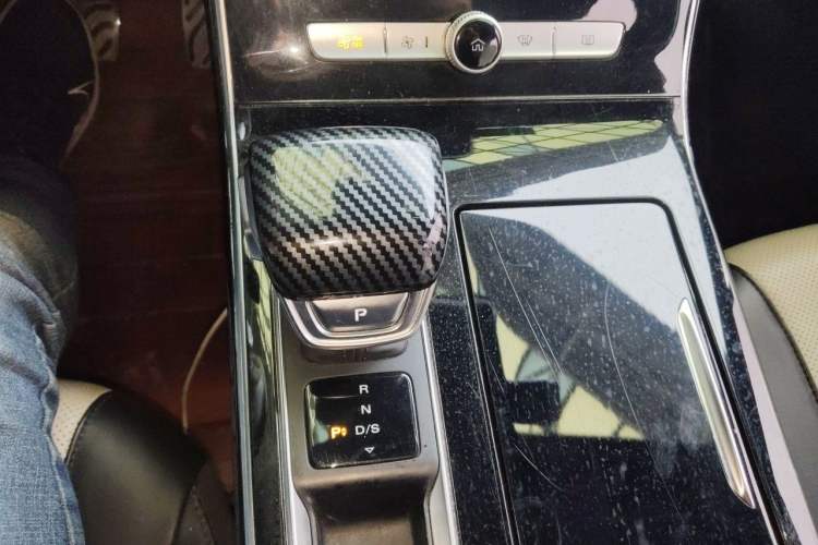 Used Roewe RX5 MAX 2019 400TGI Automatic All-Wheel Drive Smart Cabin Supreme Edition Gear Lever