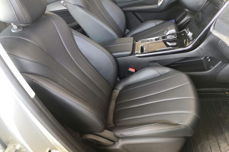 Used Roewe RX5 MAX 2019 300TGI Automatic 4G Connect Luxury Edition Interior 6