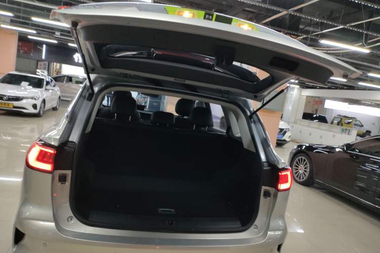 Used Roewe RX5 MAX 2019 400TGI Automatic 4G Connect Luxury Edition Trunk