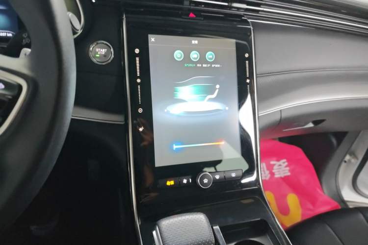 Used Roewe RX5 MAX 2019 300TGI Automatic 4G Connect Luxury Edition Audio And AC Panel