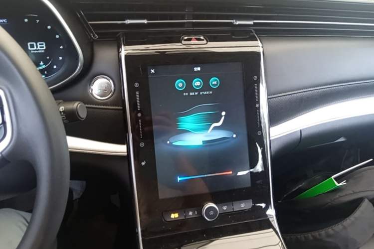 Used Roewe RX5 MAX 2019 300TGI Automatic 4G Connect Luxury Edition Audio And AC Panel