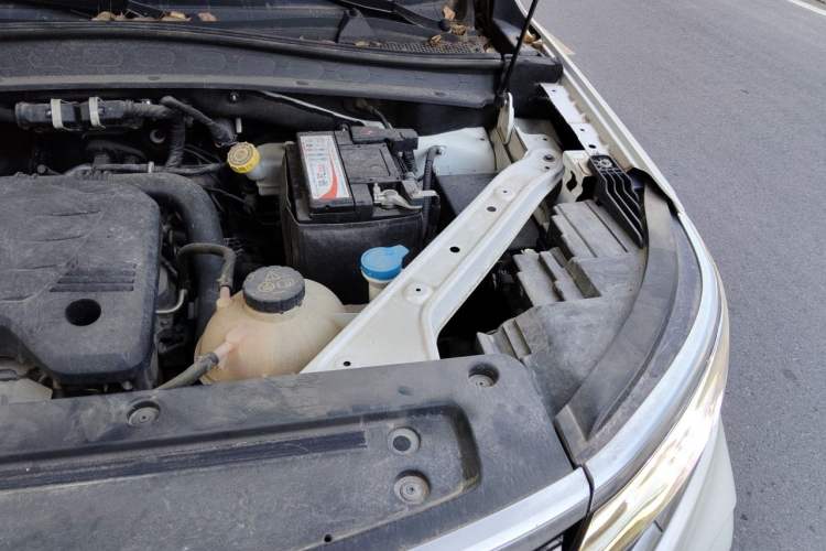 Used Roewe RX5 MAX 2019 300TGI Automatic 4G Connect Luxury Edition Engine Bay Left