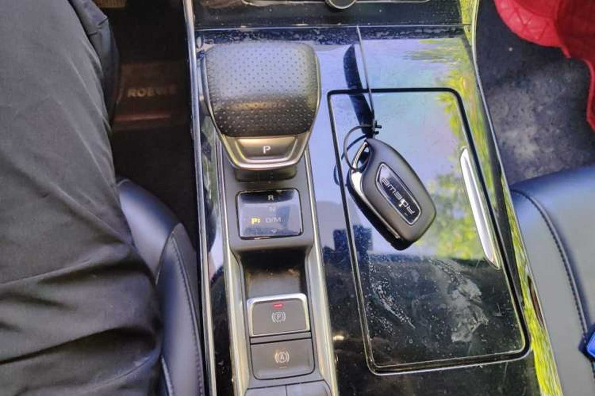 Used Roewe RX5 MAX 2019 300TGI Automatic 4G Connect Luxury Edition Gear Lever