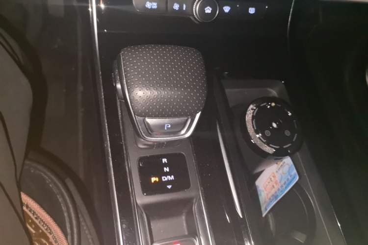 Used Roewe RX5 MAX 2019 300TGI Automatic 4G Connect Luxury Edition Gear Lever