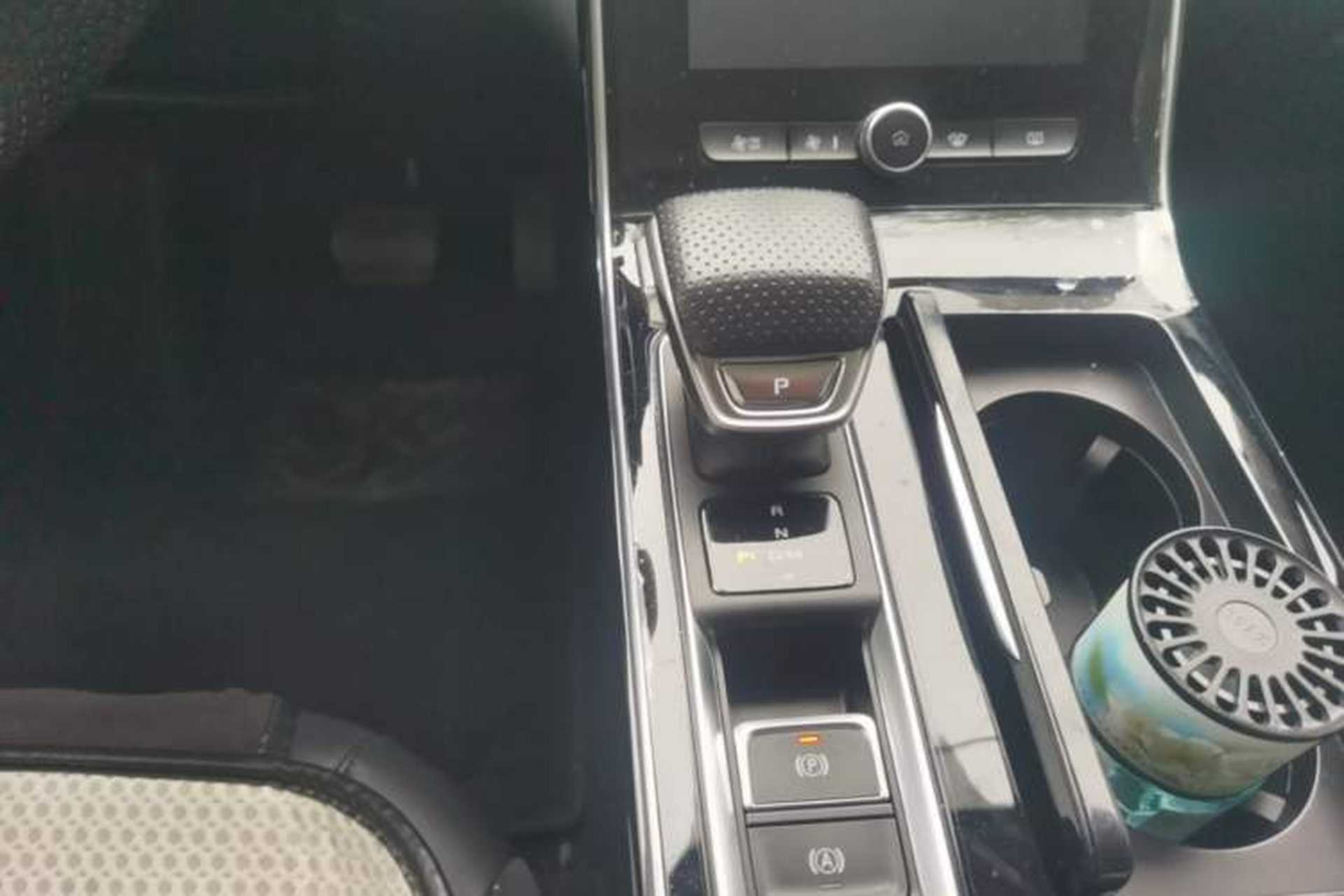 Used Roewe RX5 MAX 2019 300TGI Automatic 4G Connect Luxury Edition Gear Lever