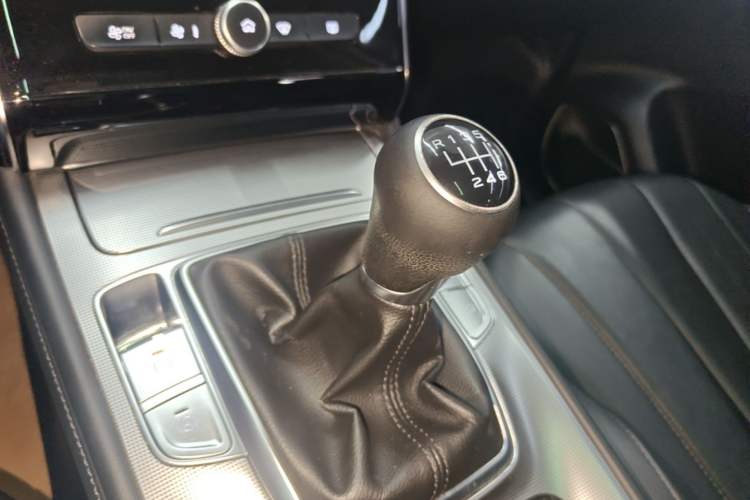 Used Roewe RX5 MAX 2019 300TGI Manual 4G Connect Luxury Edition Gear Lever