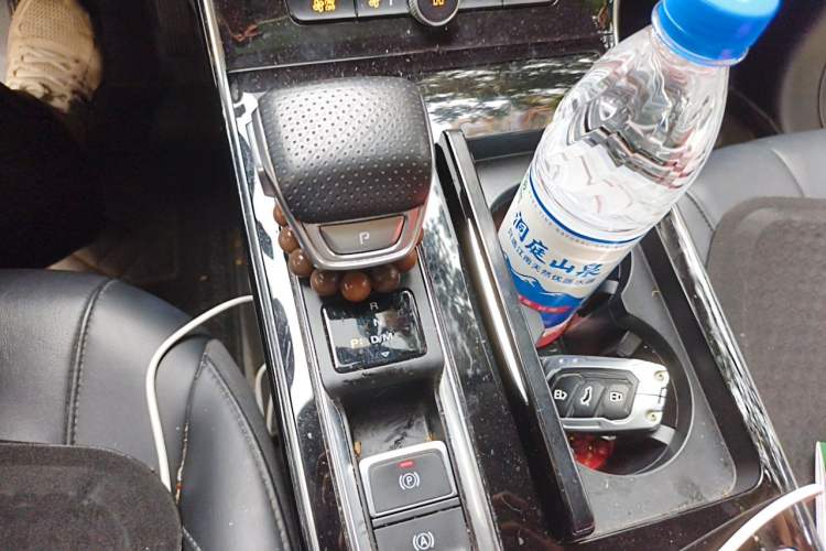Used Roewe RX5 MAX 2019 300TGI Automatic 4G Connect Luxury Edition Gear Lever
