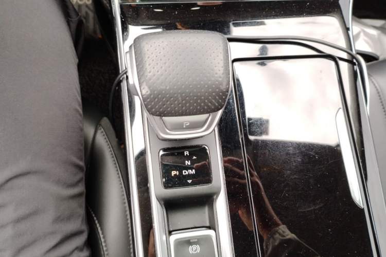 Used Roewe RX5 MAX 2019 300TGI Automatic Intelligent Driving Health Cabin Edition Gear Lever