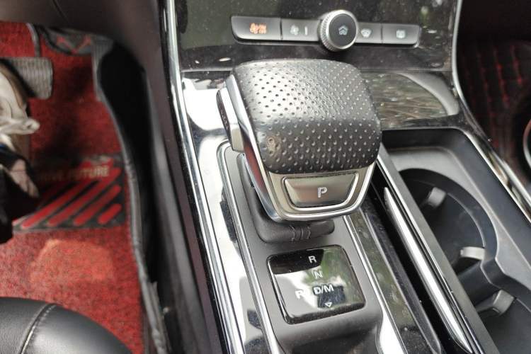 Used Roewe RX5 MAX 2019 300TGI Automatic 4G Connect Luxury Edition Gear Lever