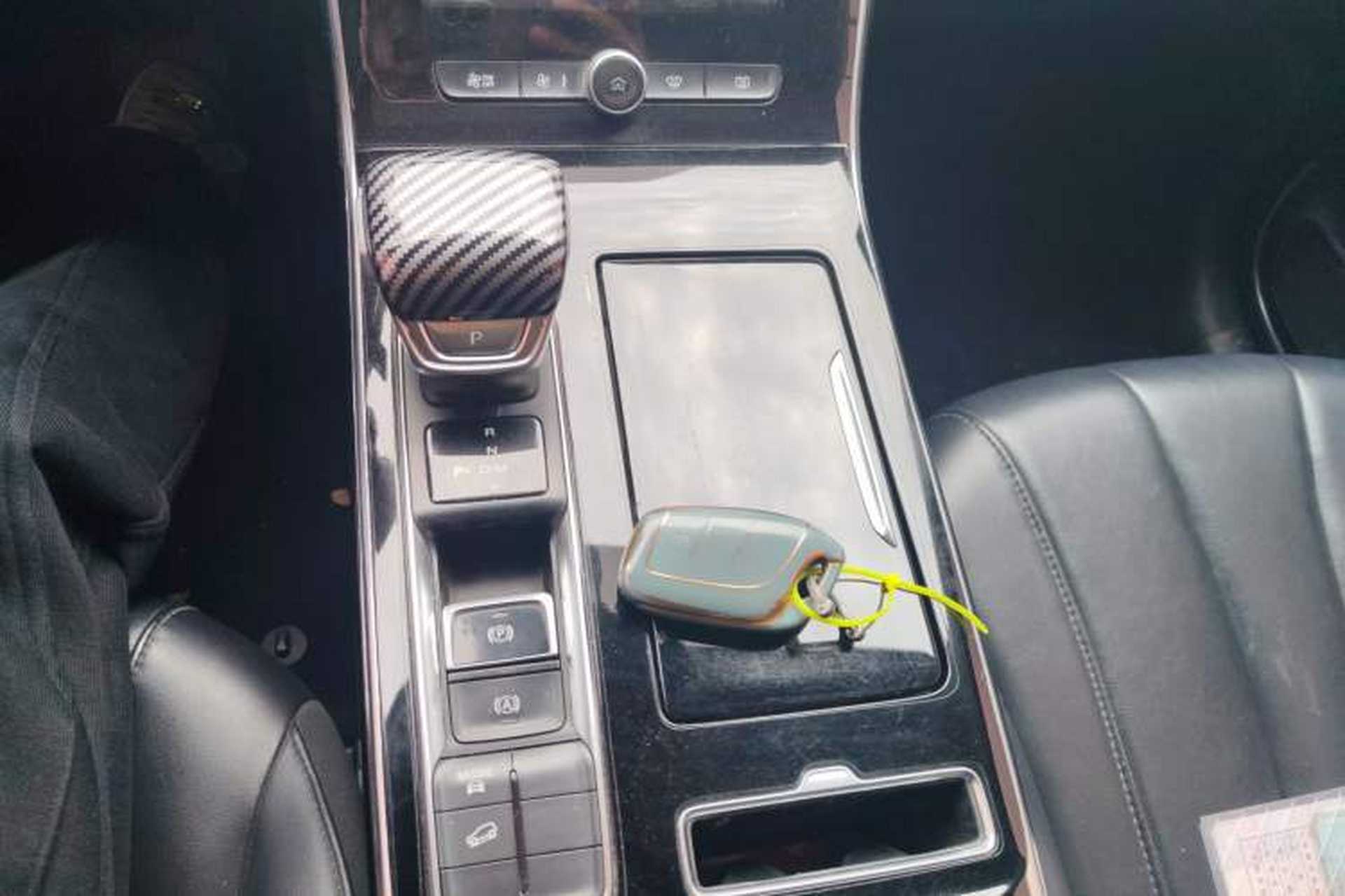 Used Roewe RX5 MAX 2019 300TGI Automatic 4G Connect Luxury Edition Gear Lever