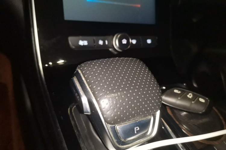 Used Roewe RX5 MAX 2019 300TGI Automatic 4G Connect Luxury Edition Gear Lever