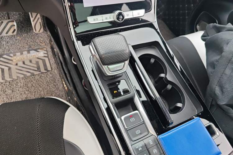 Used Roewe RX5 MAX 2019 400TGI Automatic All-Wheel Drive Smart Cabin Supreme Edition Gear Lever