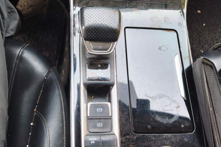 Used Roewe RX5 MAX 2019 300TGI Automatic 4G Connect Luxury Edition Gear Lever