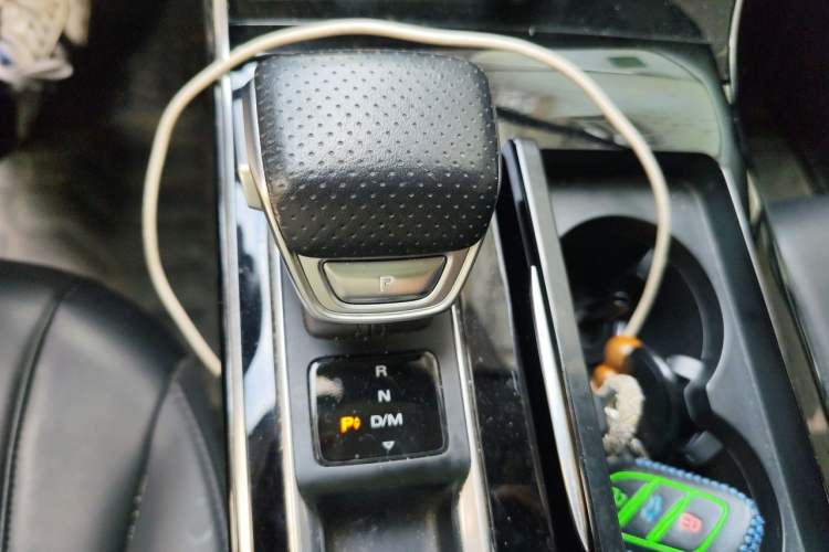 Used Roewe RX5 MAX 2019 300TGI Automatic 4G Connect Luxury Edition Gear Lever