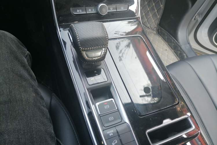 Used Roewe RX5 MAX 2019 300TGI Automatic 4G Connect Luxury Edition Gear Lever