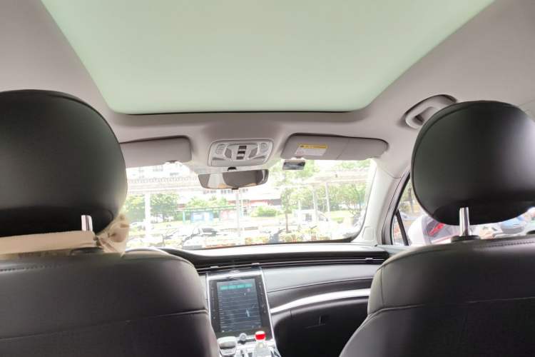 Used Roewe RX5 MAX 2019 300TGI Automatic 4G Connect Luxury Edition Headliner