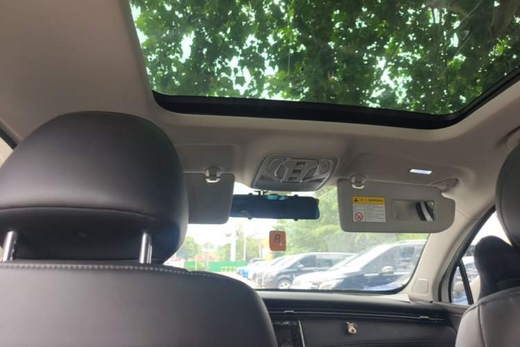 Used Roewe RX5 MAX 2019 300TGI Automatic 4G Connect Luxury Edition Headliner