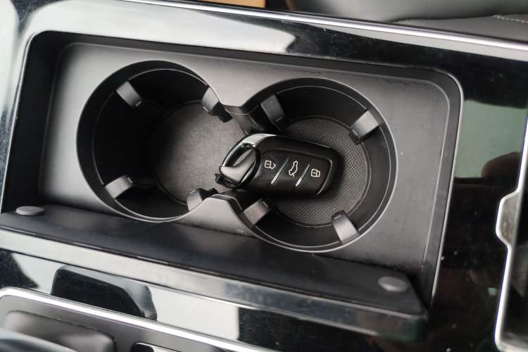 Used Roewe RX5 MAX 2019 300TGI Automatic 4G Connect Luxury Edition Interior 1