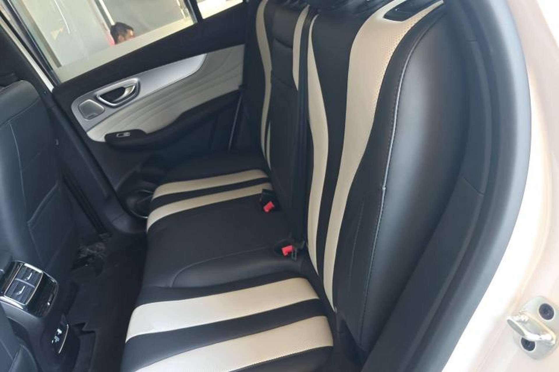 Used Roewe RX5 MAX 2019 400TGI Automatic All-Wheel Drive Smart Cabin Supreme Edition Left Rear Seat