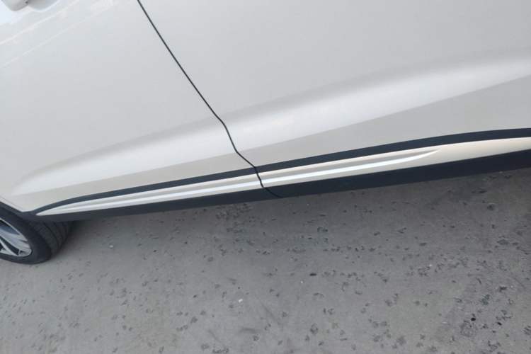 Used Roewe RX5 MAX 2019 300TGI Automatic 4G Connect Luxury Edition Left Side Sill
