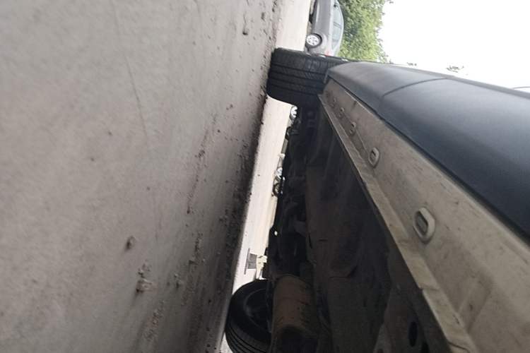 Used Roewe RX5 MAX 2019 300TGI Automatic 4G Connect Luxury Edition Left Side Sill
