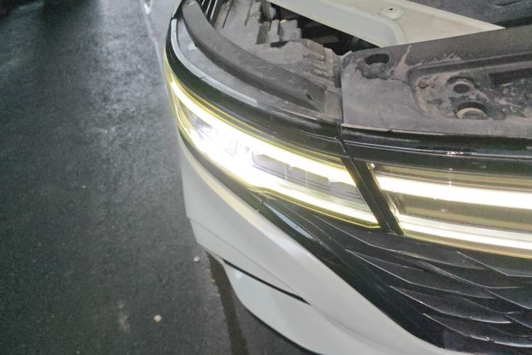 Used Roewe RX5 MAX 2019 300TGI Automatic 4G Connect Luxury Edition Right Front Headlight
