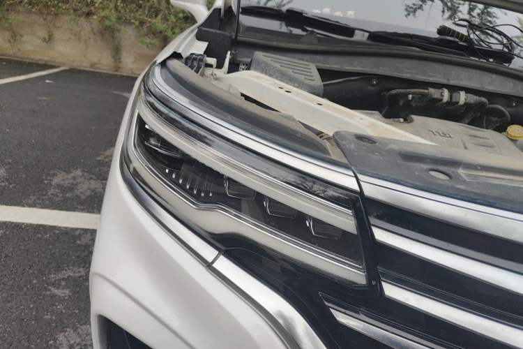 Used Roewe RX5 MAX 2019 300TGI Automatic 4G Connect Luxury Edition Right Front Headlight