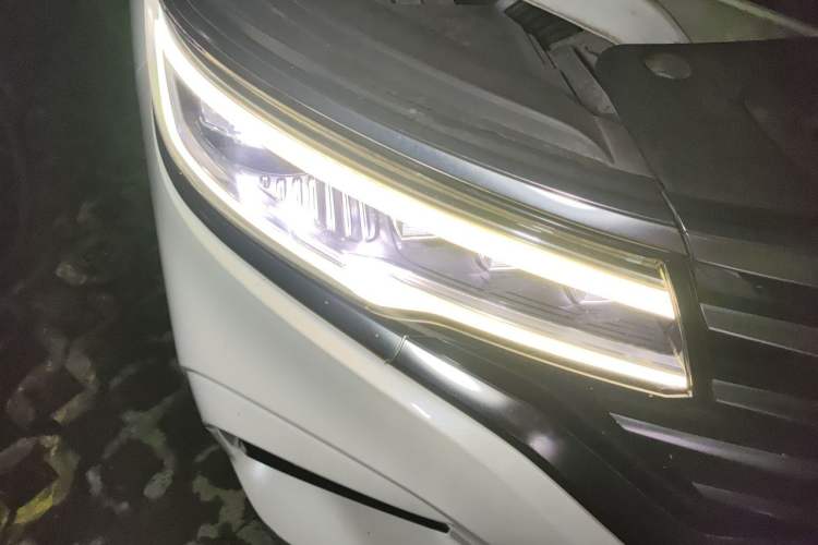 Used Roewe RX5 MAX 2019 400TGI Automatic Smart Cabin Flagship Edition Right Front Headlight