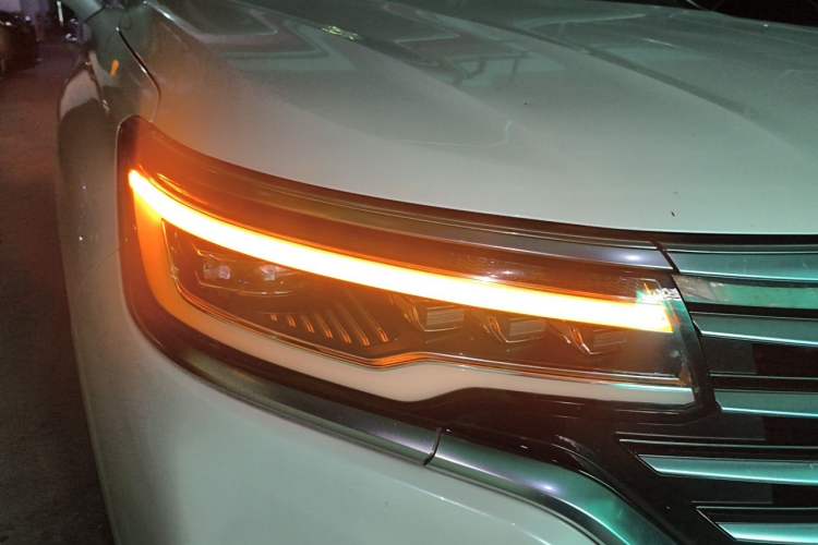 Used Roewe RX5 MAX 2019 400TGI Automatic Smart Cabin Flagship Edition Right Front Headlight
