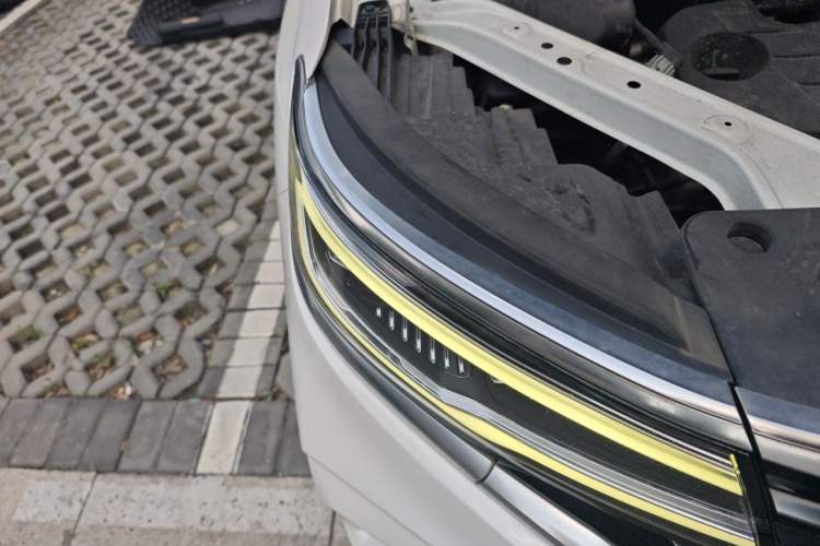 Used Roewe RX5 MAX 2019 300TGI Automatic 4G Connect Luxury Edition Right Front Headlight