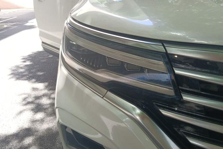Used Roewe RX5 MAX 2019 300TGI Automatic 4G Connect Luxury Edition Right Front Headlight