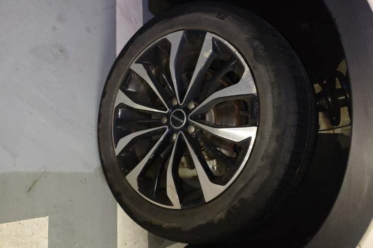 Used Roewe RX5 MAX 2019 300TGI Automatic 4G Connect Luxury Edition Right Front Wheel Hub