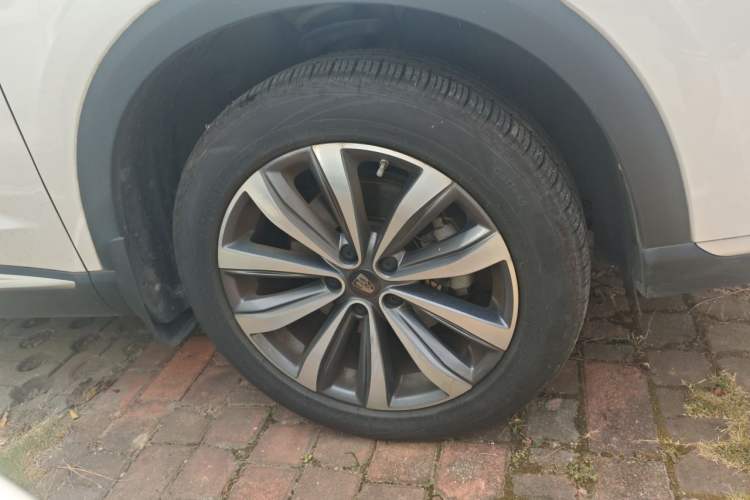 Used Roewe RX5 MAX 2019 300TGI Automatic 4G Connect Luxury Edition Right Front Wheel Hub