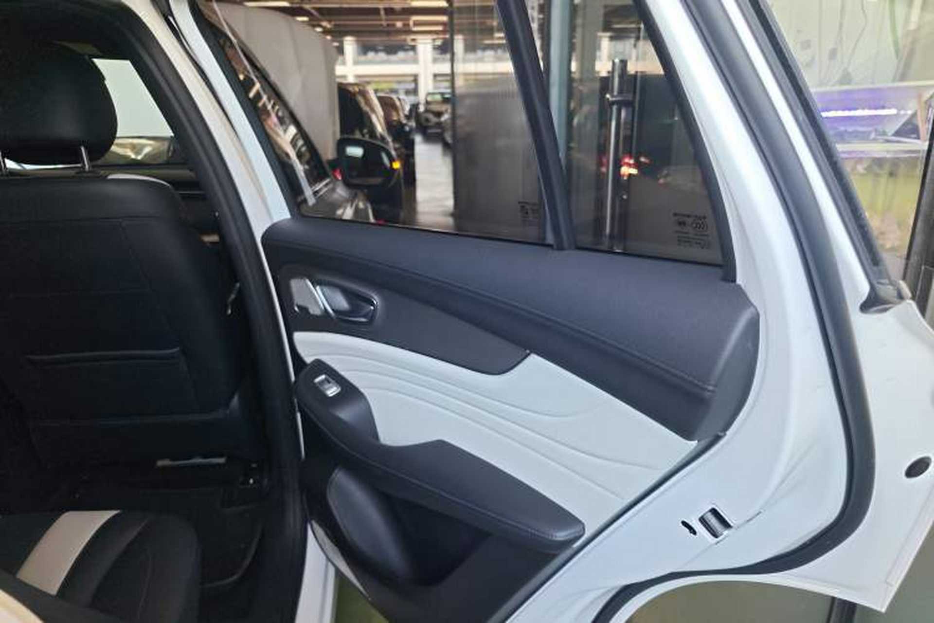 Used Roewe RX5 MAX 2019 400TGI Automatic All-Wheel Drive Smart Cabin Supreme Edition Right Rear Door Interior