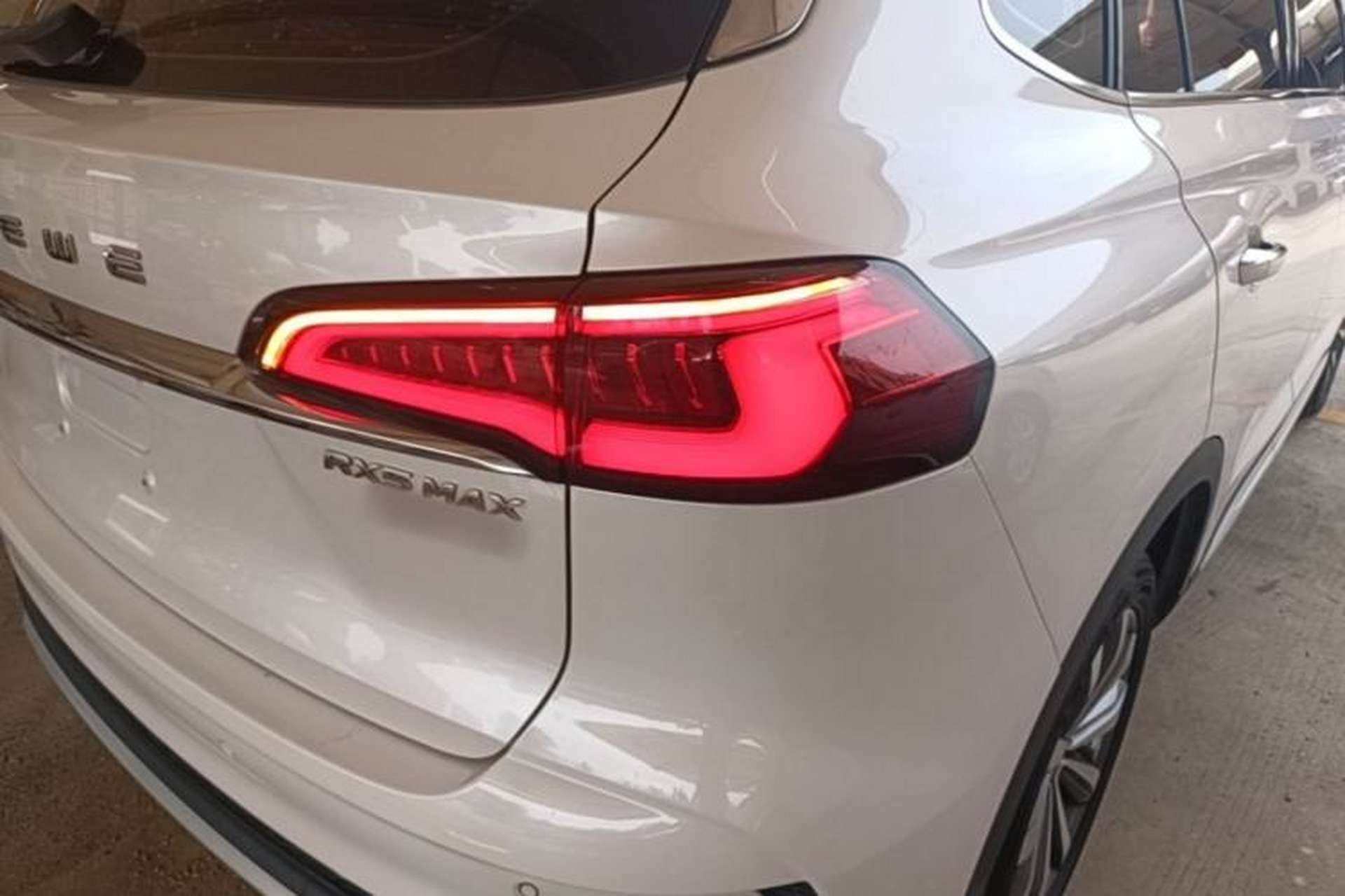 Used Roewe RX5 MAX 2019 300TGI Automatic 4G Connect Luxury Edition Right Rear Taillight