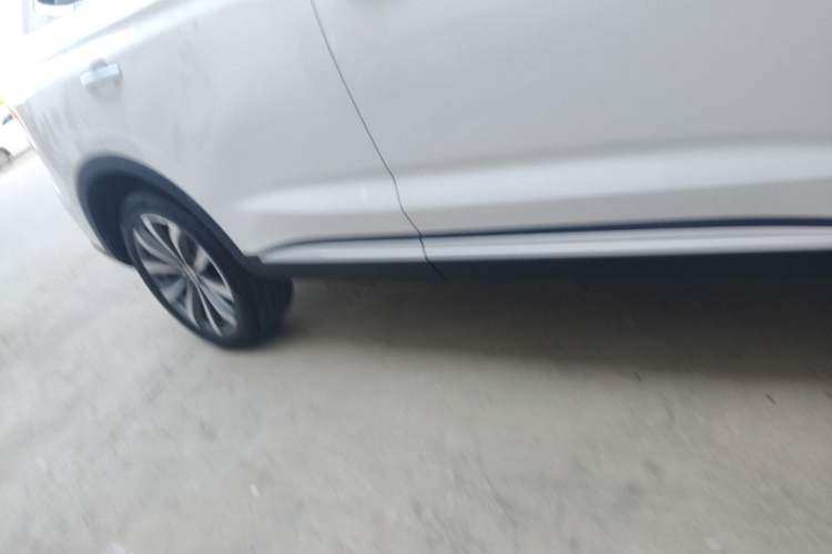Used Roewe RX5 MAX 2019 300TGI Automatic 4G Connect Luxury Edition Right Side Sill
