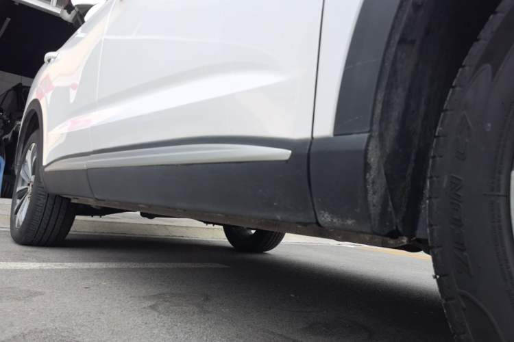 Used Roewe RX5 MAX 2019 300TGI Automatic 4G Connect Luxury Edition Right Side Sill