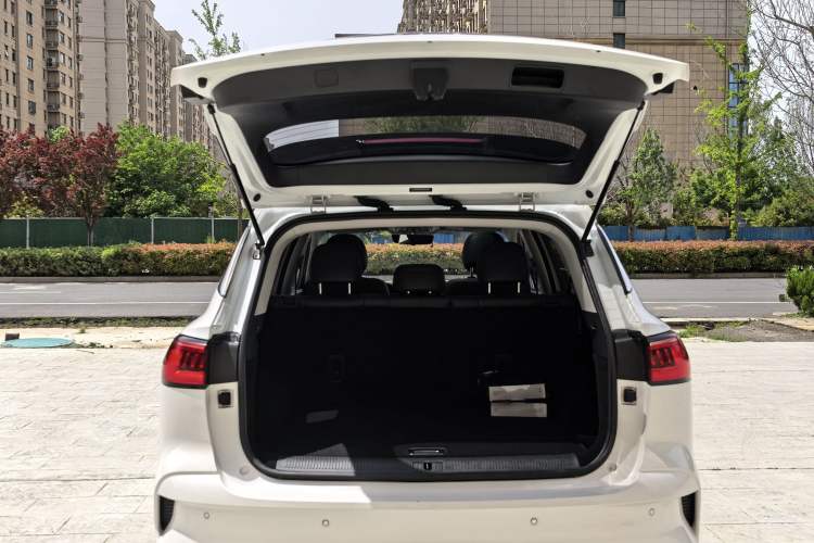 Used Roewe RX5 MAX 2019 300TGI Automatic 4G Connect Luxury Edition Trunk