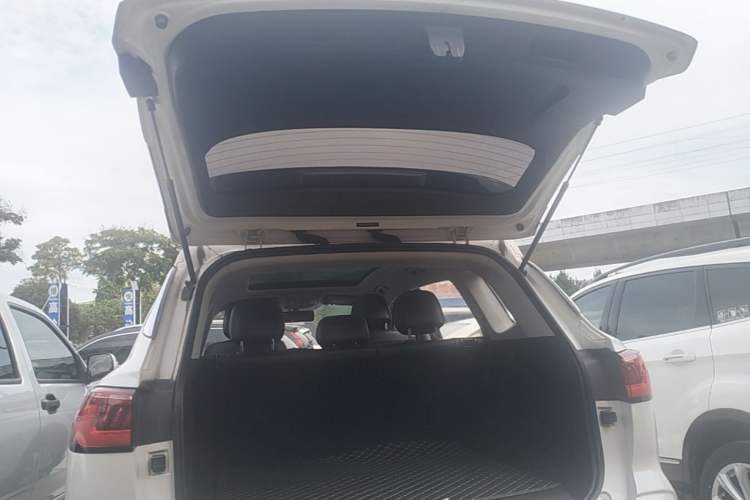 Used Roewe RX5 MAX 2019 300TGI Automatic 4G Connect Luxury Edition Trunk