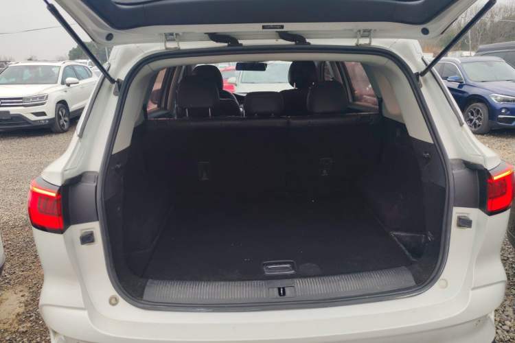 Used Roewe RX5 MAX 2019 300TGI Automatic 4G Connect Luxury Edition Trunk