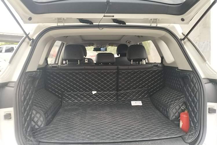 Used Roewe RX5 MAX 2019 300TGI Automatic 4G Connect Luxury Edition Trunk
