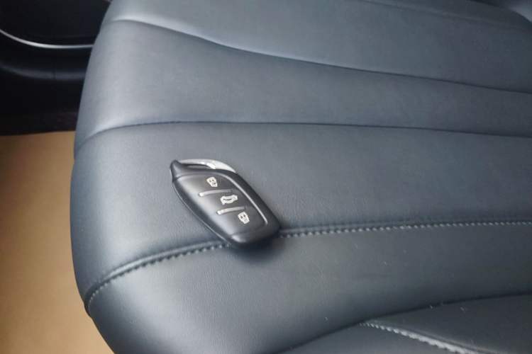 Used Roewe RX5 MAX 2019 300TGI Automatic 4G Connect Luxury Edition Vehicle Key