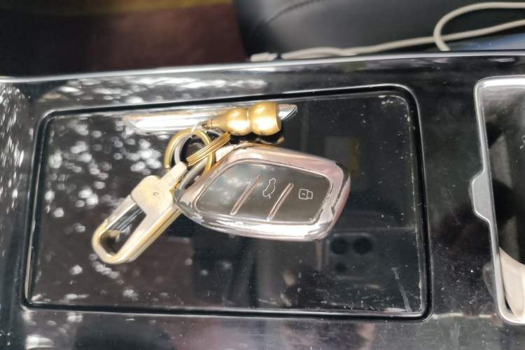 Used Roewe RX5 MAX 2019 300TGI Automatic 4G Connect Luxury Edition Vehicle Key
