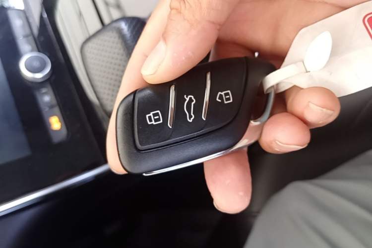 Used Roewe RX5 MAX 2019 300TGI Automatic 4G Connect Luxury Edition Vehicle Key